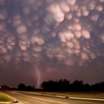 Ijesztő felhőt fotóztak a házak felett: van magyarázat a rejtélyes jelenségre?