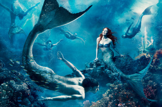 julianne_moore_as_little_mermaid_annie_leibovitz