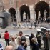 Egy tengeralattjáró bukkant fel Milánó egyik utcájában (11 kép + 1 videó)