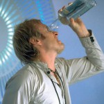 Tinik, akik a szemükbe öntik az alkoholt. Hogy miért?
